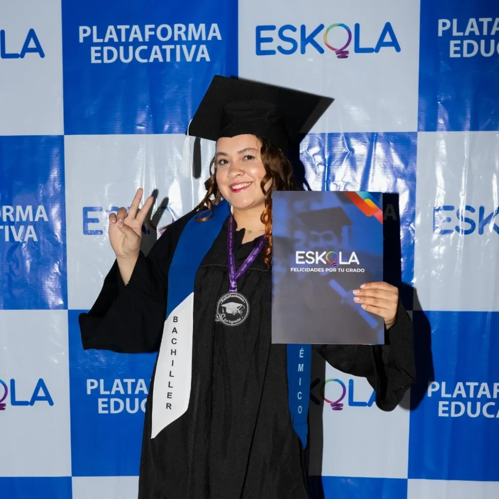 Estudiante ESKOLA (2) Grados de Bachillerato ESKOLA.webp