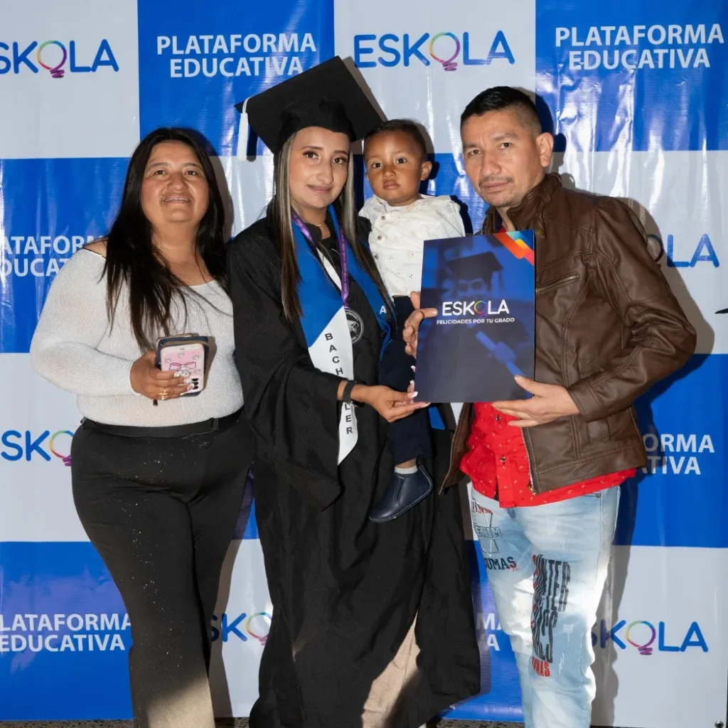 Estudiante ESKOLA (4) Grados de Bachillerato ESKOLA.webp