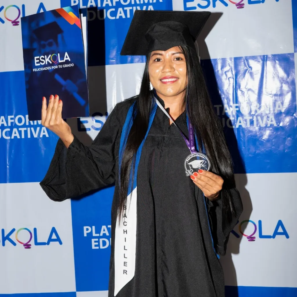 Estudiante ESKOLA (7) Grados de Bachillerato ESKOLA.webp