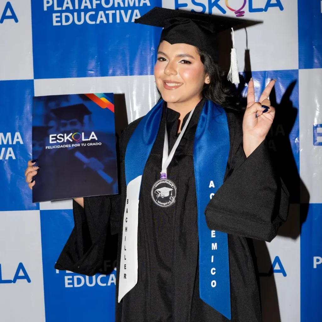 Estudiante ESKOLA (8) Grados de Bachillerato ESKOLA.webp